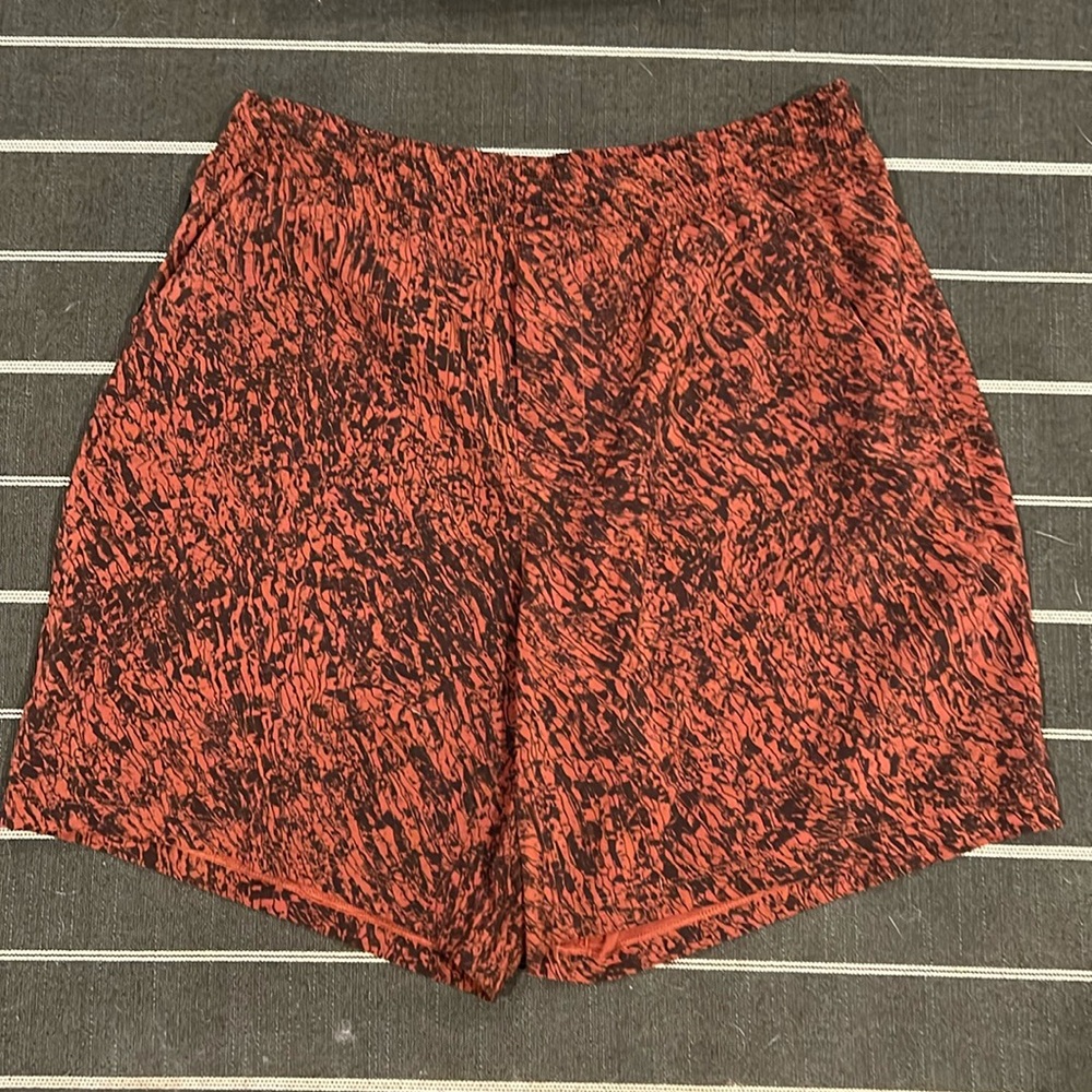Lululemon Pace Breaker Linerless 7” L